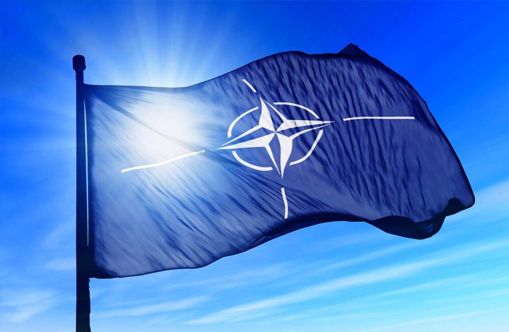 Военный политолог: "двуличная политика" НАТО обостряет обстановку в Европе