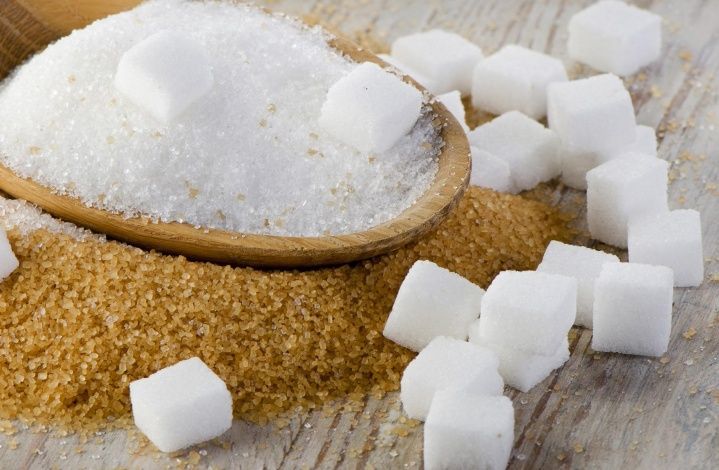 В рост или в минус? Экономист дал прогноз цен на сахар и масло