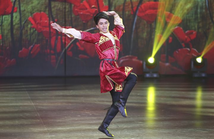 Юлий Гусман поддержал участника конкурса «Ты супер! Танцы»