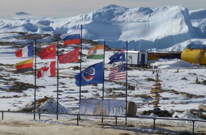 Российские полярники отправляются в Антарктиду изучать снег