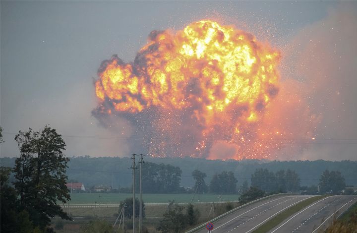 Мнение: взрывы складов оружия на Украине – попытка скрыть "серые схемы"