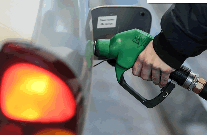 Разницу цены на бензин в регионах России объяснили эконом-географией