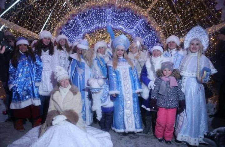 На фестивале «Путешествие в Рождество» пройдет пятый  Парад Снегурочек
