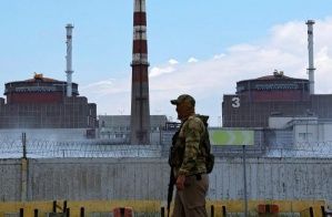 Зачем Украина наносит удары по Запорожской АЭС? 