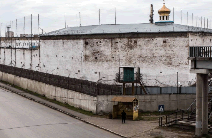 «Пыточные условия - это способ давления»: адвокат о российских СИЗО