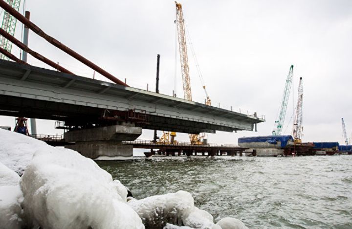 Эксперт: железнодорожные пролеты моста в Крым собирают, как конструктор