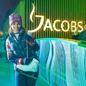 Ледовый лабиринт: В Парке Горького открылся каток Jacobs Monarch