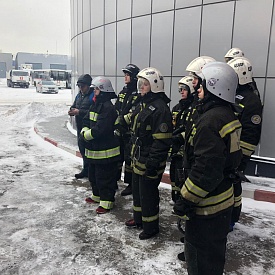 «Молодежка ОНФ» организовала для школьников и студентов Подмосковья экскурсию в воинскую часть Центра «Лидер» МЧС