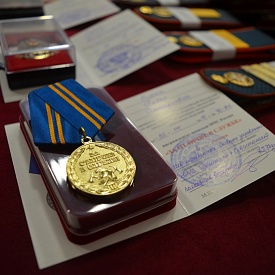 В канун Дня пожарной охраны в Главном управлении МЧС России по городу Севастополю состоялось торжественное собрание личного состава