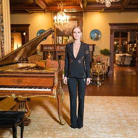 В уникальном особняке в Николино прошел камерный ужин под звуки 130-летнего рояля