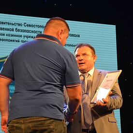 Руководство севастопольского чрезвычайного ведомства поздравило с 5-летием Центра обеспечения мероприятий гражданской защиты его коллектив