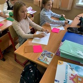 Общественники научили московских школьников создавать светоотражающие фликеры