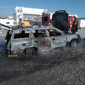 Севастопольские огнеборцы ликвидировали пожар в автомобиле на платной парковке