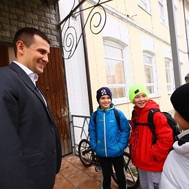 Качество ремонтных работ в спортивной школе проверил глава Реутова