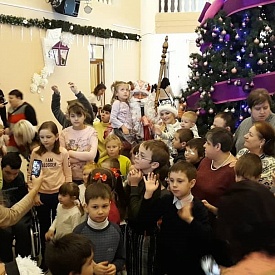 Подмосковные активисты ОНФ организовали новогодние мероприятия для детей из малообеспеченных семей